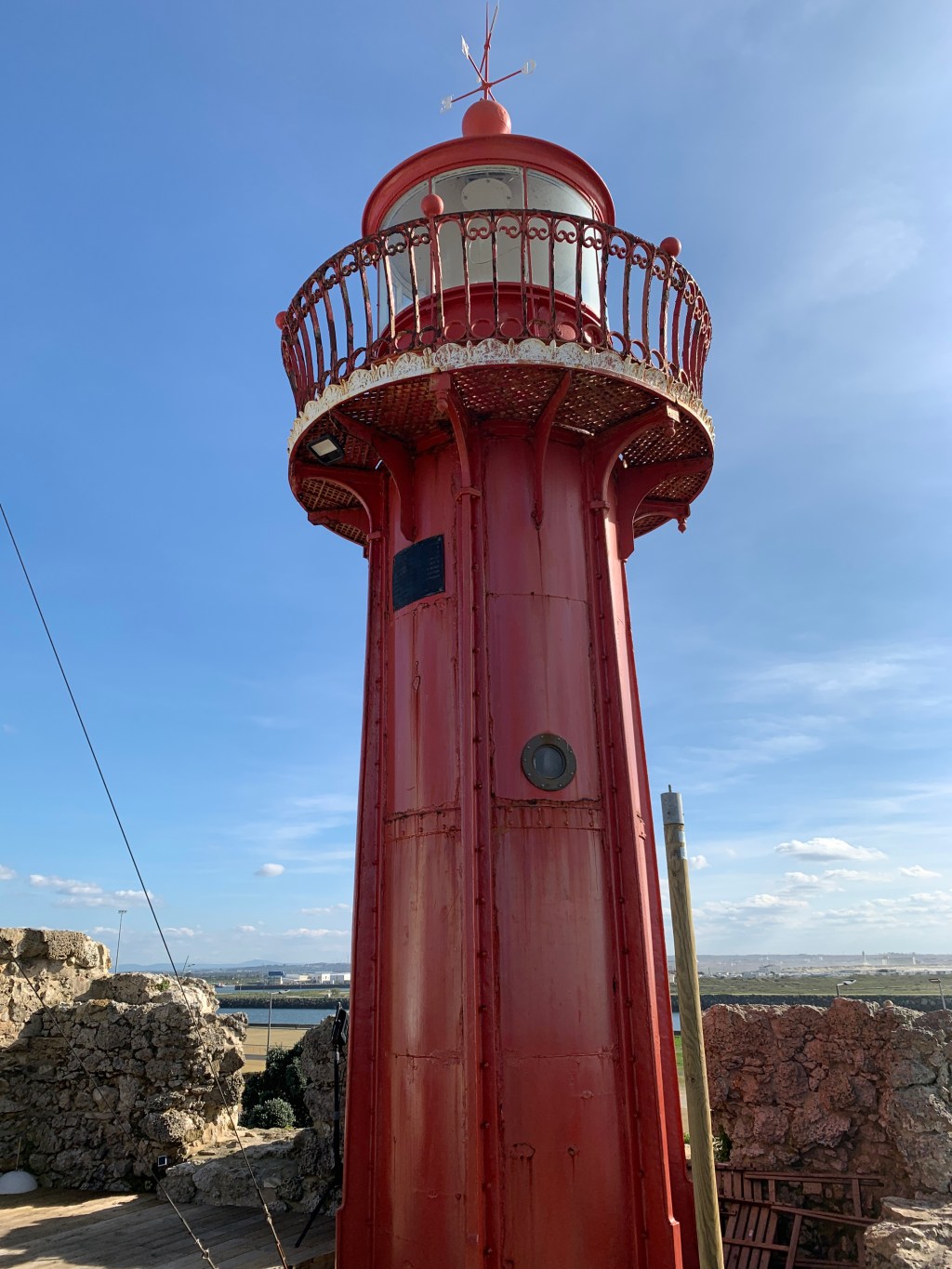 Todos Nós Precisamos de&nbsp;Algo…